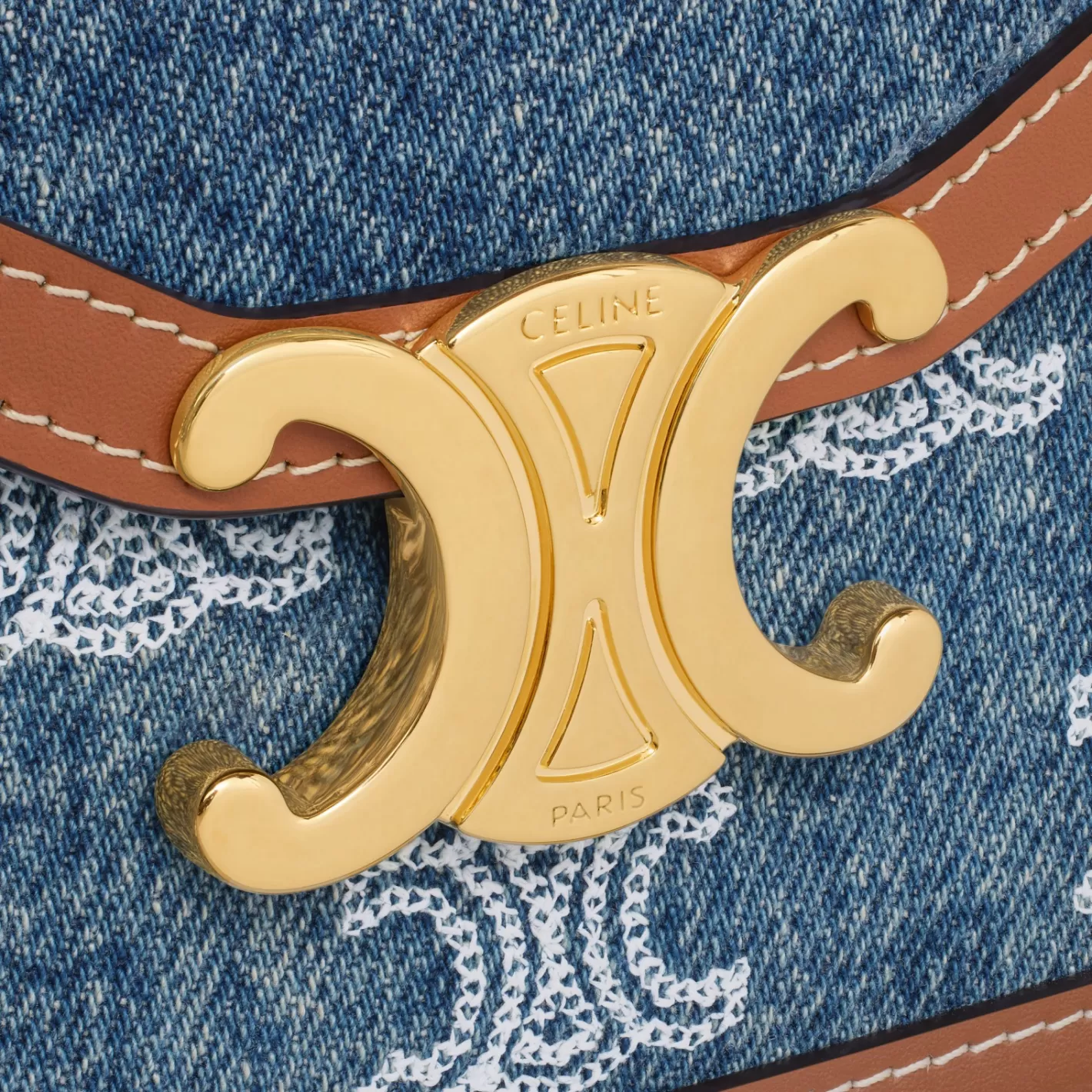 Outlet CELINE WALLET ON CHAIN MARGO in DENIM WITH TRIOMPHE ALL-OVER EMBROIDERY AND CALFSKIN NAVY/TAN